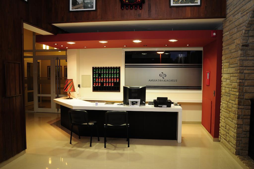 Hotel Euzko Alkartasuna Macachin  Екстер'єр фото