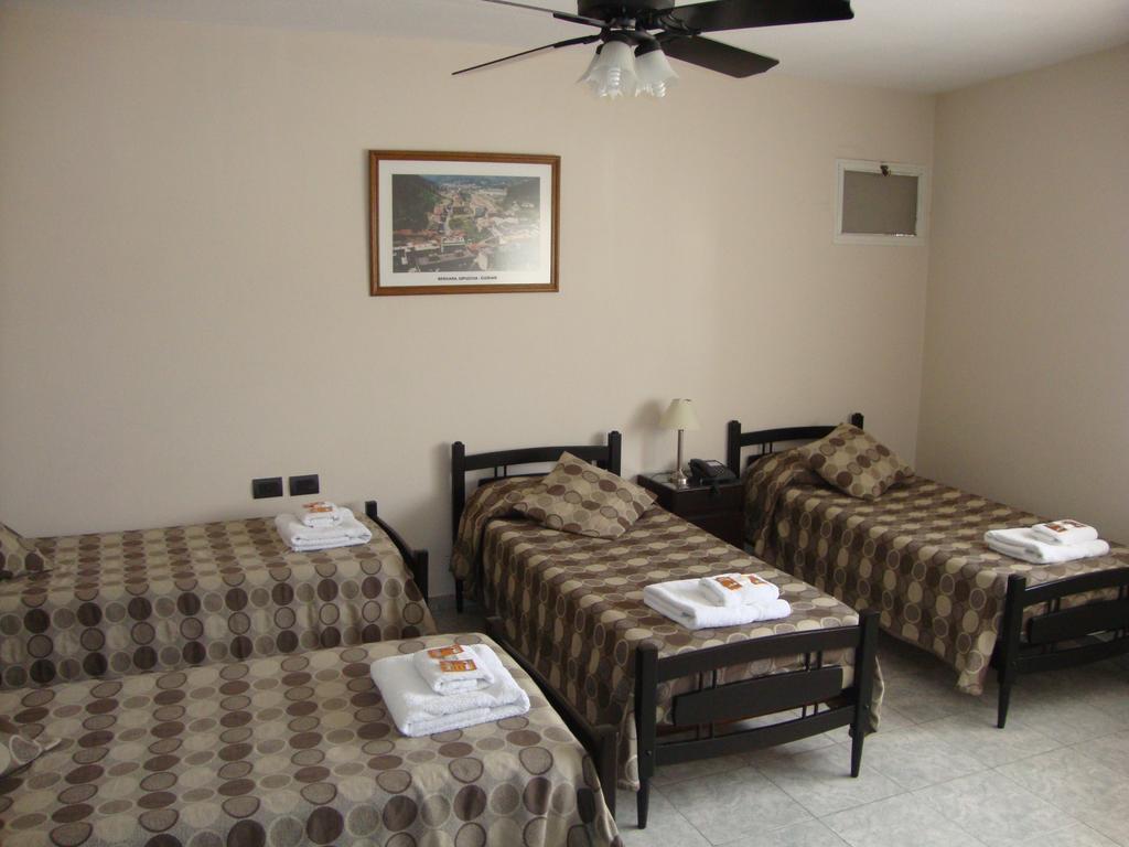 Hotel Euzko Alkartasuna Macachin  Екстер'єр фото