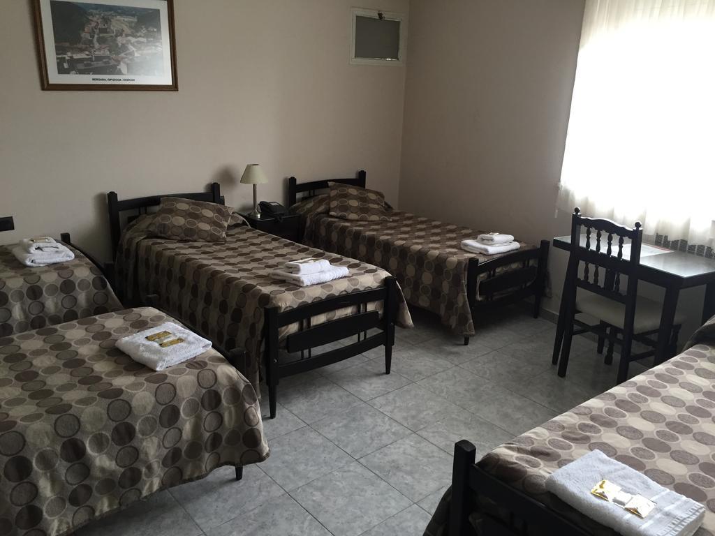 Hotel Euzko Alkartasuna Macachin  Екстер'єр фото