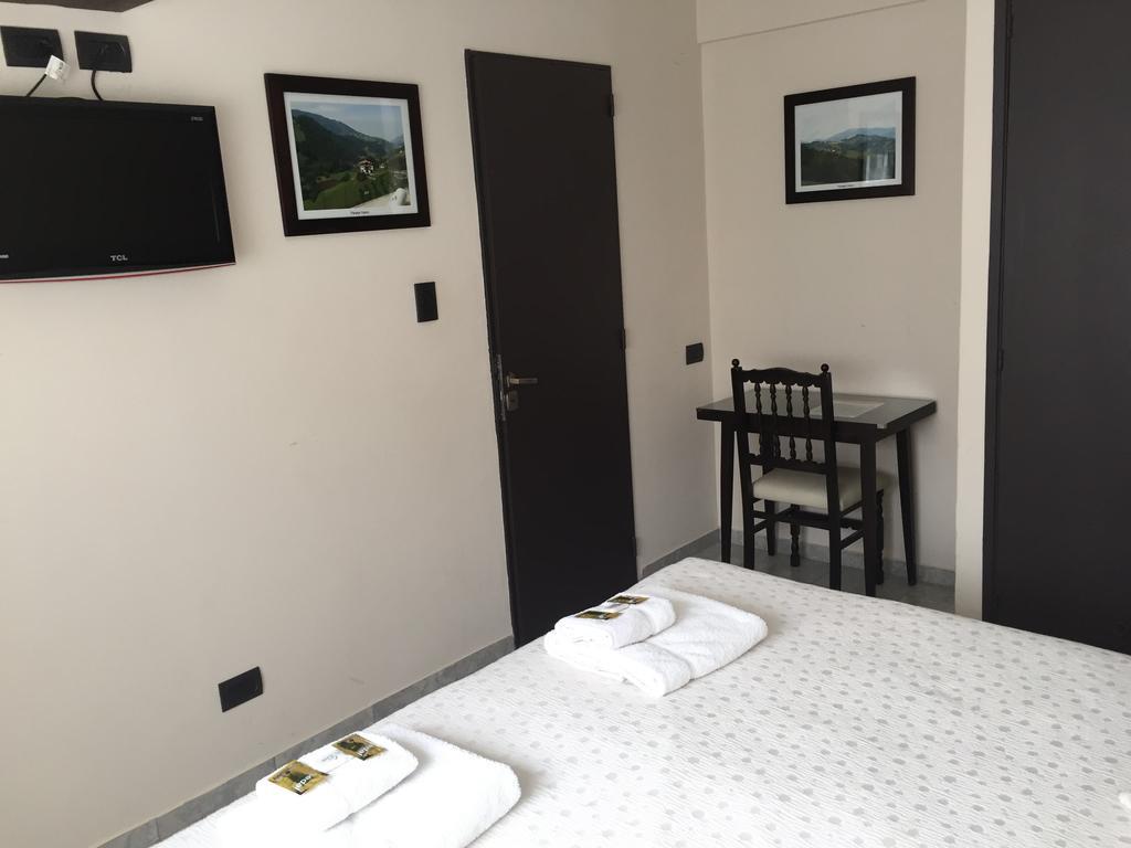 Hotel Euzko Alkartasuna Macachin  Екстер'єр фото